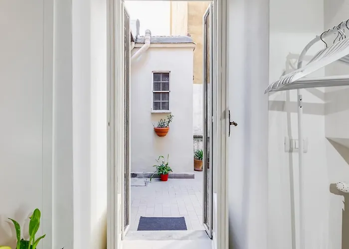 Apartment Scipioni Charming Studio Patio Near The Vatican And The Metro Rome